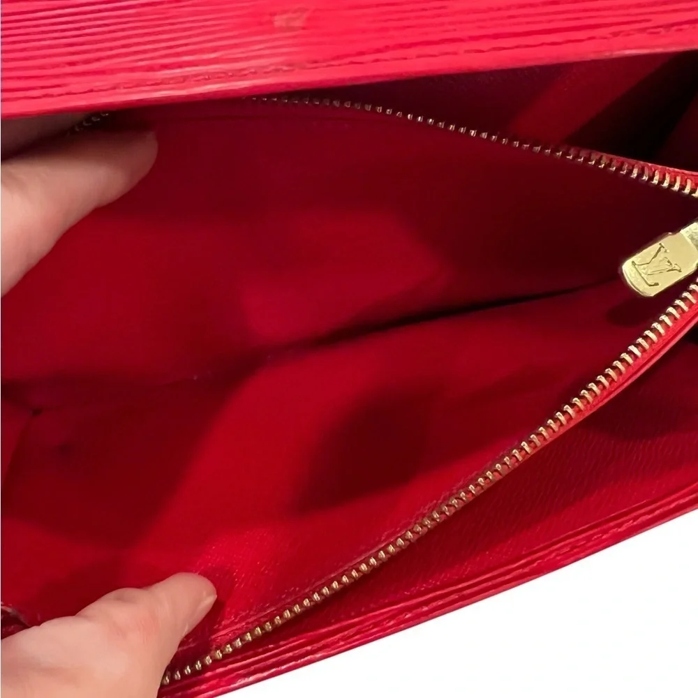Louis Vuitton elegant louis